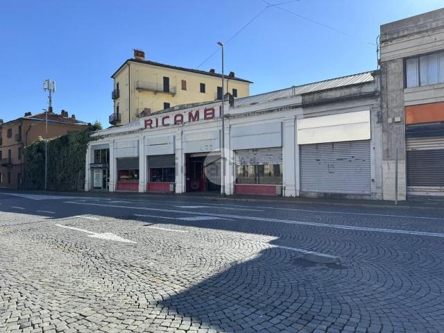Capannone in vendita di 1200 m² in Corso Costantino Nigra, 90
