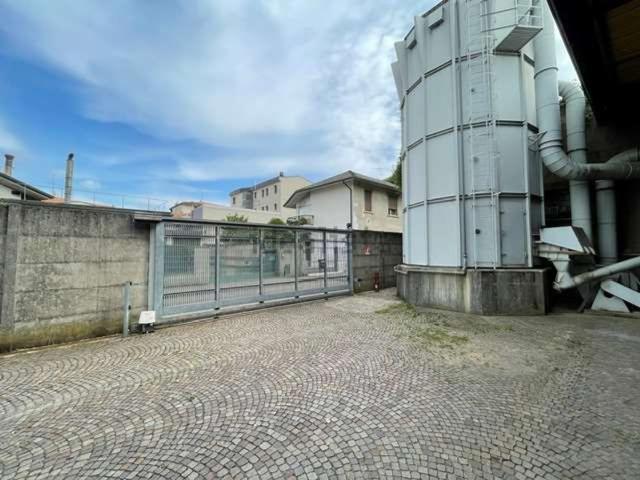 Capannone in vendita di 1200 m² in Corso Montello
