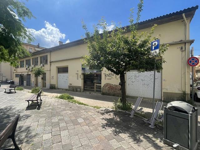 Capannone in vendita di 1200 m² in Via Modena