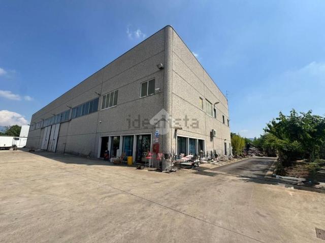 Capannone in vendita di 1200 m² in Via Antonio Pacinotti, 1