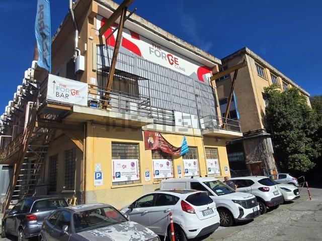 Capannone in vendita di 1200 m² in Via Borzoli, 39
