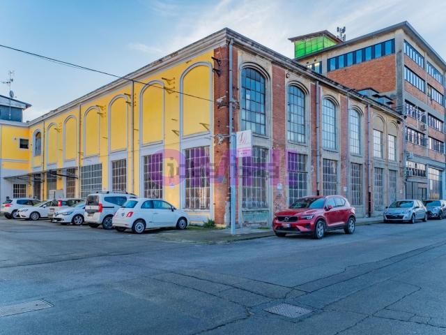 Capannone in vendita di 1200 m² in Via Caduti sul Lavoro, 16