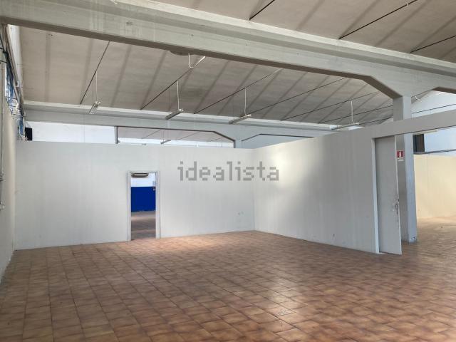 Capannone in vendita di 1200 m² in Via Carpi Ravarino, 437