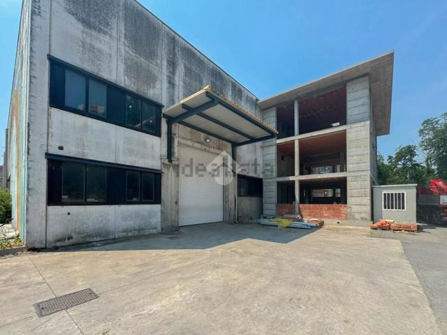 Capannone in vendita di 1200 m² in Via dei Conciatori, 3