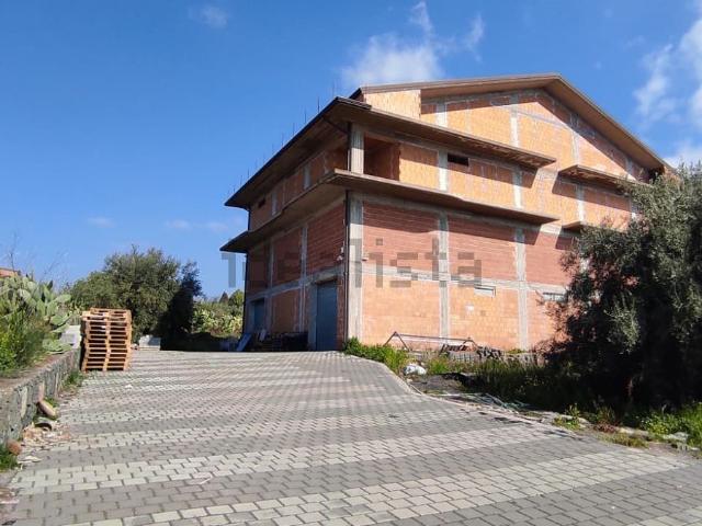 Capannone in vendita di 1200 m² in Via del Palmentiere