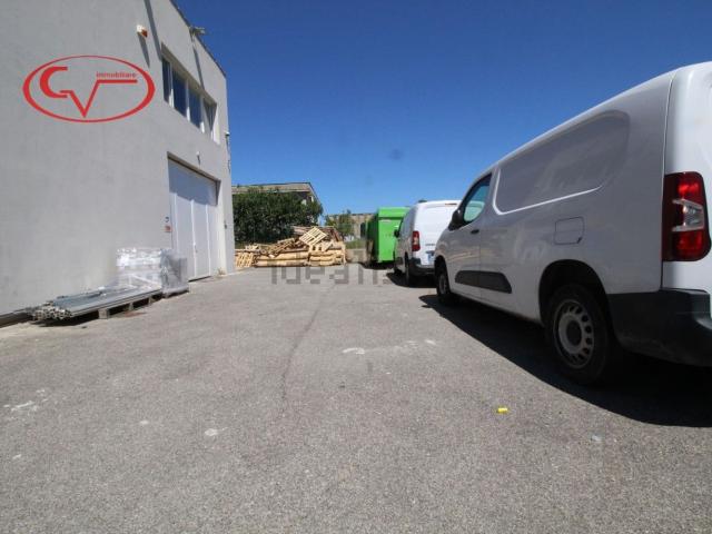 Capannone in vendita di 1200 m² in Via del Porcellino