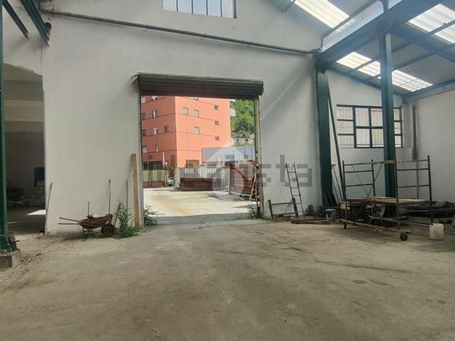 Capannone in vendita di 1200 m² in Via Faliero Vezzani