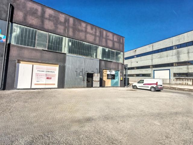 Capannone in vendita di 1200 m² in Via Fosso Foreste, 24
