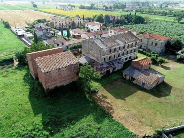 Capannone in vendita di 1200 m² in Via Pescaia