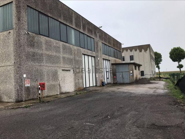 Capannone in vendita di 1200 m² in Via Roma