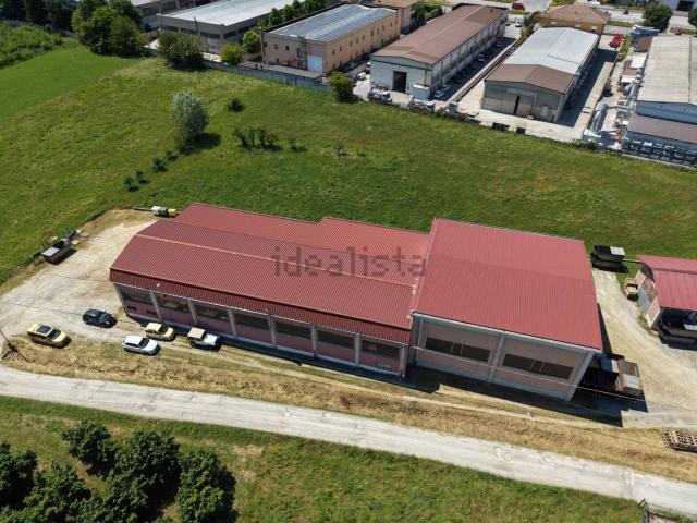 Capannone in vendita di 1200 m² in Via Torino, 12