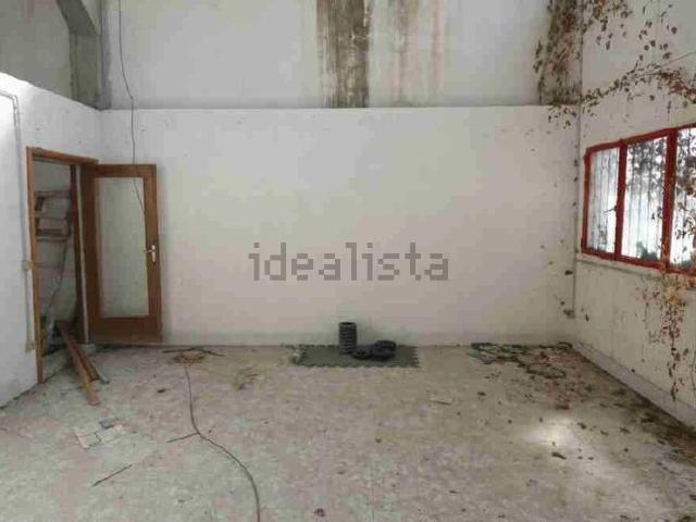 Capannone in vendita di 1200 m² in Via Vallicella