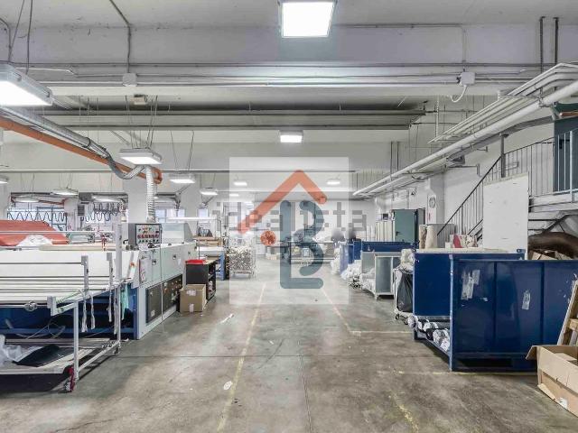 Capannone in vendita di 1202 m² in Via Lidice, 11
