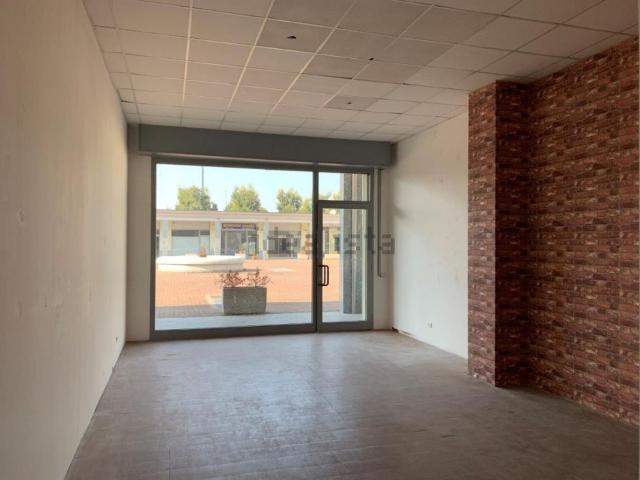Capannone in vendita di 120 m² in Via Antonio Labriola