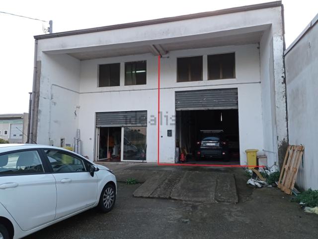 Capannone in vendita di 120 m² in Via Degli Artigiani