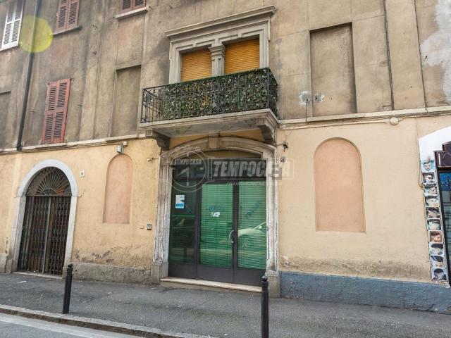 Capannone in vendita di 120 m² in Via Fratelli Ugoni, 40