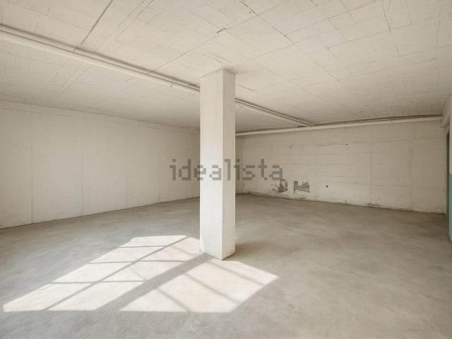 Capannone in vendita di 120 m² in Via Iacopo Modesti, 56