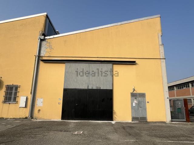 Capannone in vendita di 120 m² in Via Marzabotto, 76