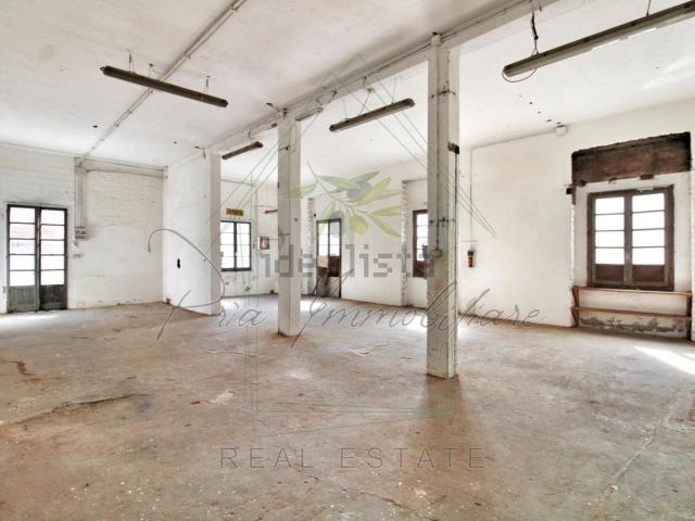 Capannone in vendita di 120 m² in Via Santa Maria del Campo, 134