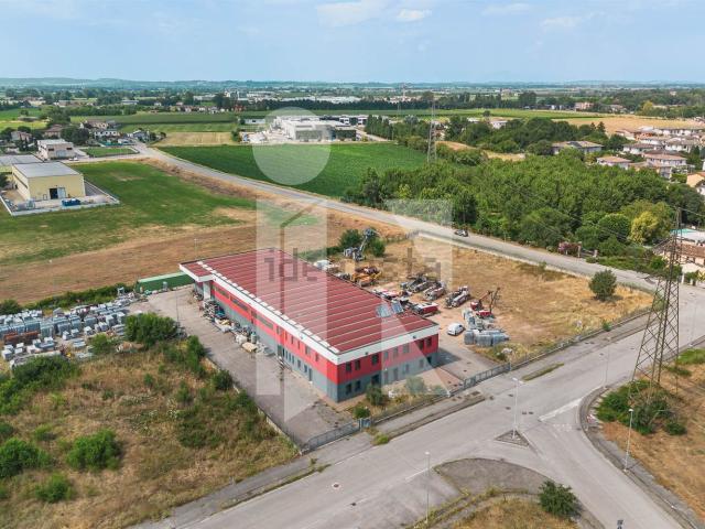 Capannone in vendita di 1216 m²