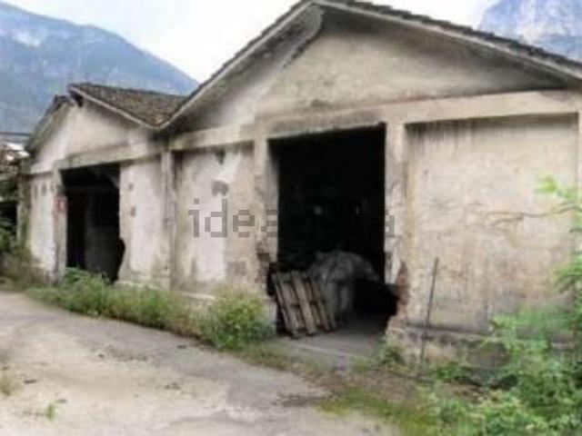 Capannone in vendita di 12100 m² in Via Giarre di Sicilia, 1
