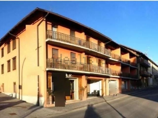 Capannone in vendita di 1211 m² in Via Roma, 3