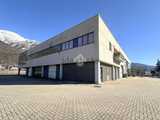 Capannone in vendita di 1212 m² in Via Fabbrica da Fer, 15