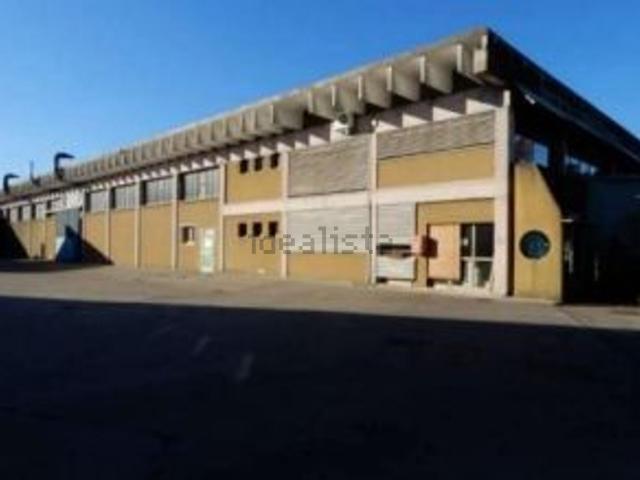 Capannone in vendita di 12300 m² in Via Fontane, 102