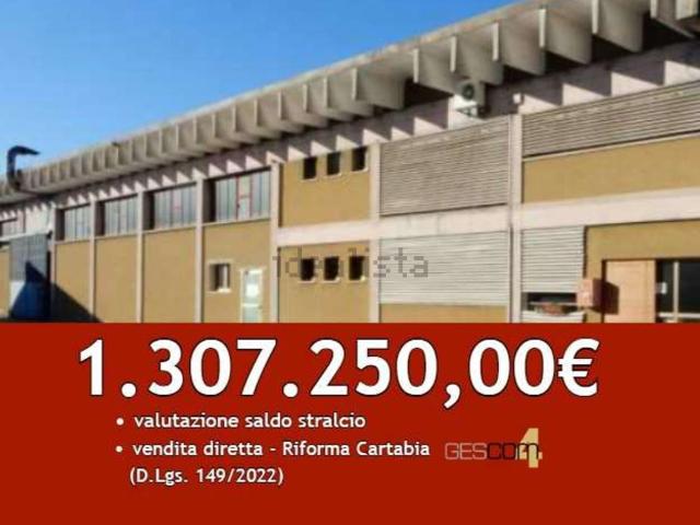 Capannone in vendita di 12302 m² in Via Fontane