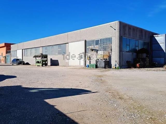 Capannone in vendita di 1230 m²
