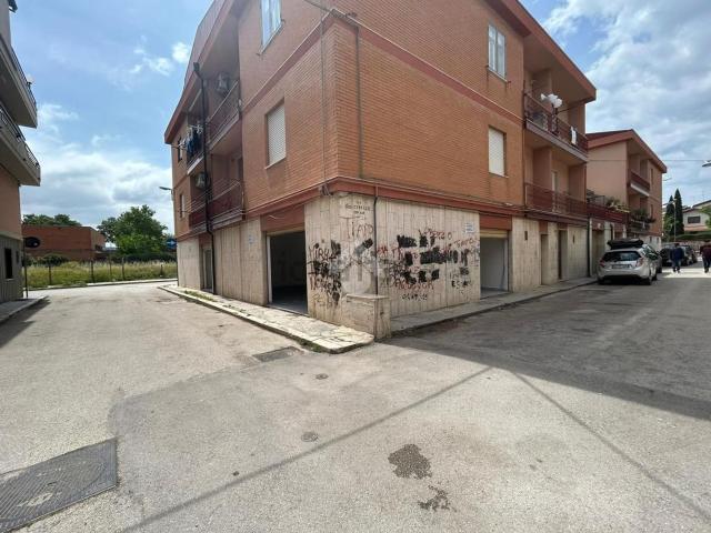 Capannone in vendita di 123 m² in Via Domenico Cirillo, 139