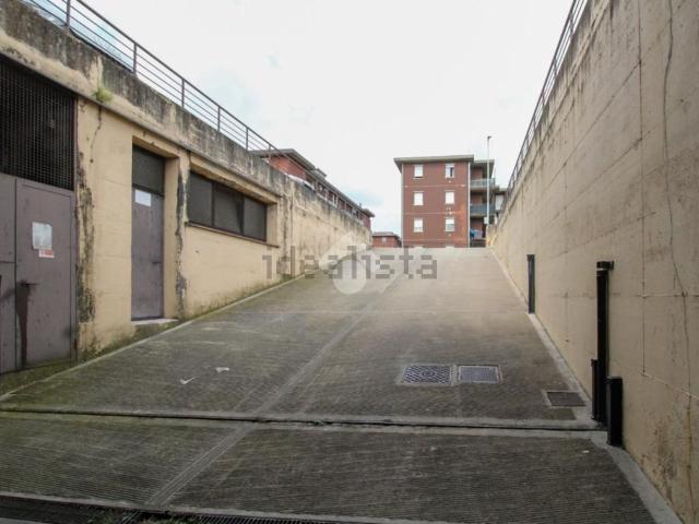 Capannone in vendita di 1240 m² in Via Enrico Mattei