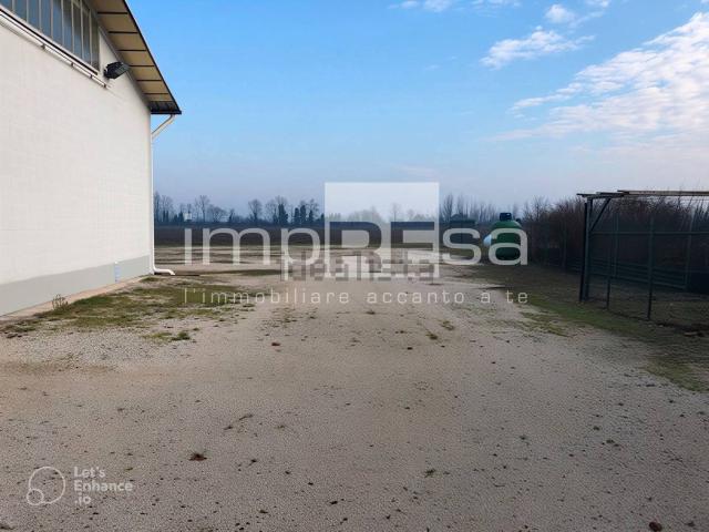 Capannone in vendita di 1250 m²