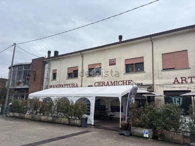 Capannone in vendita di 1250 m² in Via Molini, 50