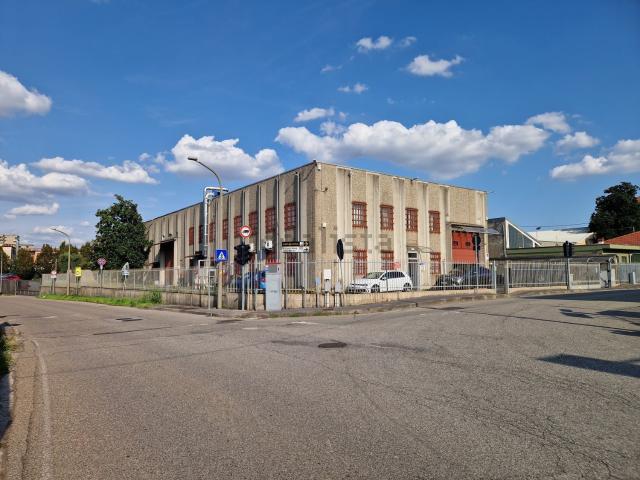 Capannone in vendita di 1250 m² in Via Belgioioso