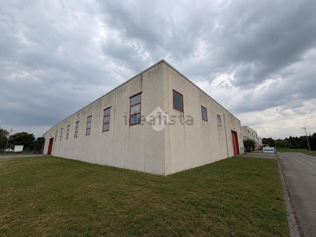 Capannone in vendita di 1250 m² in Via Fornace, 19