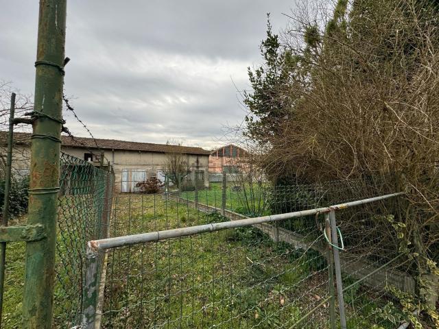Capannone in vendita di 125 m² in Via Primo Cai