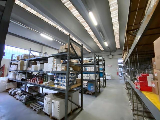 Capannone in vendita di 1260 m² in Via Lorenzo Gonella