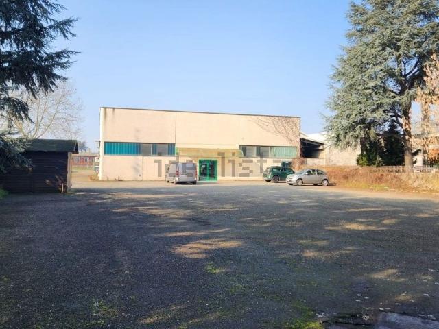 Capannone in vendita di 1274 m² in Strada Statale 35 dei Giovi, 15