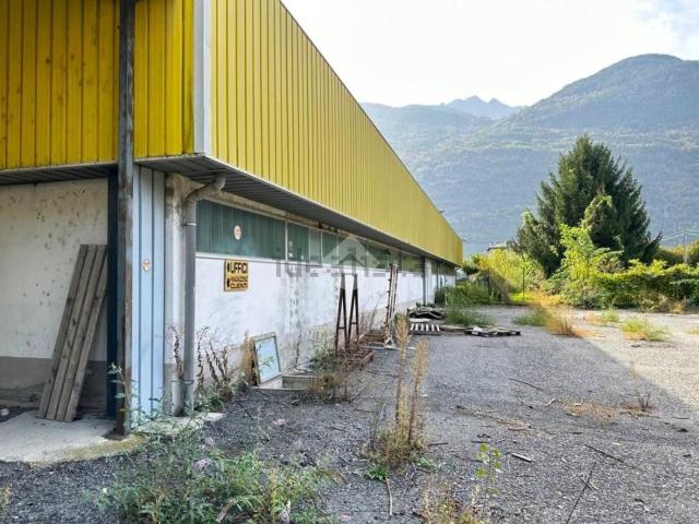 Capannone in vendita di 1273 m² in Via Valgella Marantelli