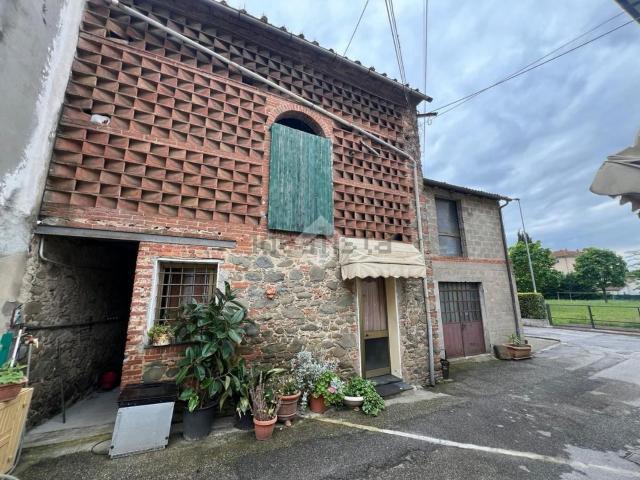Capannone in vendita di 127 m² in Via Bertolli