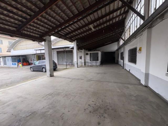 Capannone in vendita di 1280 m² in Via Carlo Antonio Coda, 9