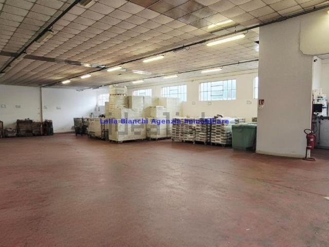 Capannone in vendita di 1280 m² in Via Jesi