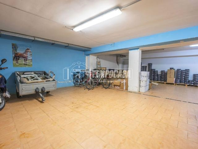 Capannone in vendita di 128 m² in Via Sant&apos  Anna