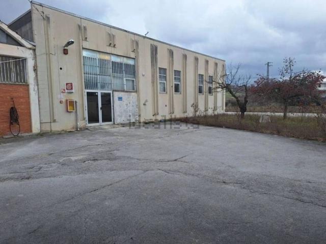 Capannone in vendita di 12940 m² in Via Angelo Giovani, 15