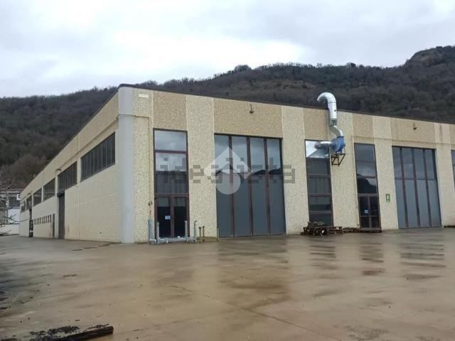 Capannone in vendita di 1306 m² in Via Pian di Vico