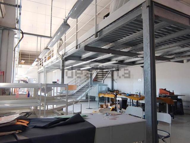 Capannone in vendita di 1300 m²