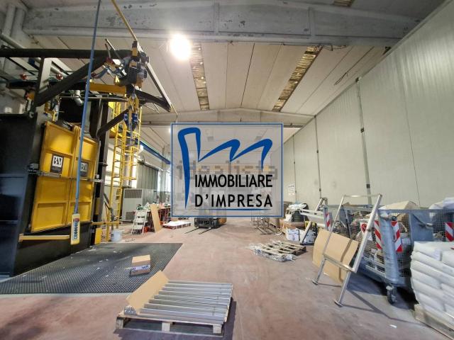 Capannone in vendita di 1300 m²