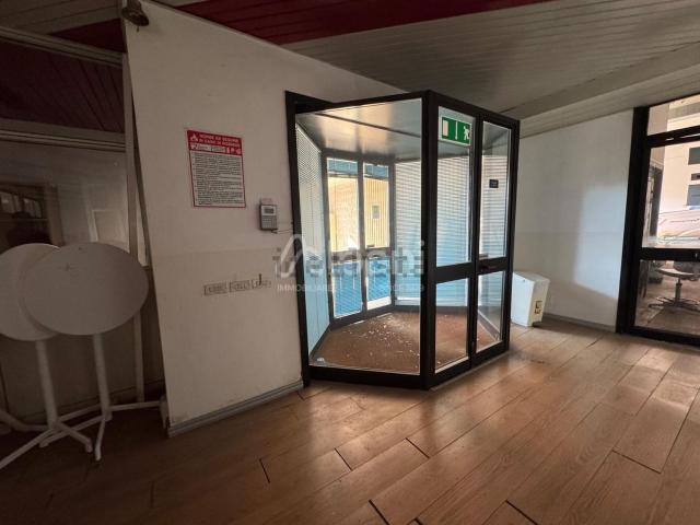 Capannone in vendita di 1300 m²