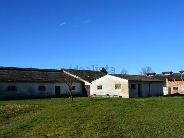 Capannone in vendita di 1300 m²